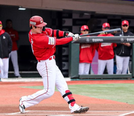 [서울=뉴스핌] 장환수 스포츠전문기자= SSG 최정이 5일 롯데와 사직경기에서 1회 선제 3점 결승홈런을 터뜨리고 있다. 통산 498호. [사진=SSG] 4982025.05.05 zangpabo@newspim.com