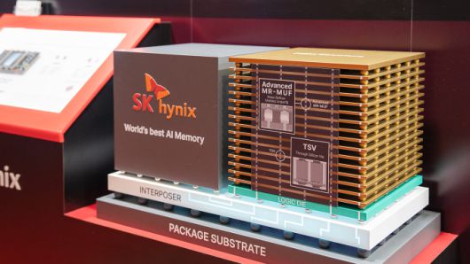 'TSMC 2025 테크놀로지 심포지엄'에서 선보인 HBM 3D 구조물 [사진=SK하이닉스]