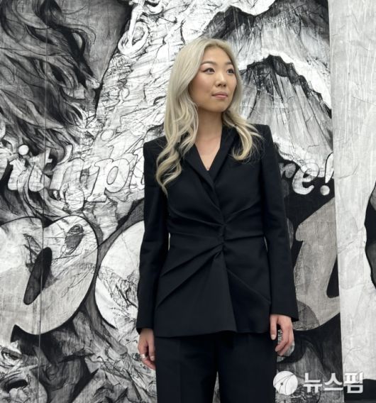 [서울=뉴스핌] 한국에서의 첫 개인전을 위해 대구를 찾은 재미작가 애나 박. [사진=이영란미술전문기자] 2025.05.10 art29@newspim.com