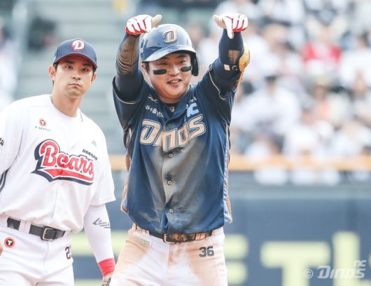 [서울=뉴스핌] NC의 포수 안중열이 11일 두산과의 더블헤더 1차전서 2타점 2루타를 기록한 뒤 환호하고 있다.  [사진 = NC]  2025.05.11 photo@newspim.com