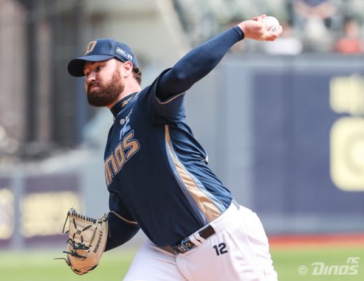 [서울=뉴스핌] NC의 선발 투수 로건 앨런이 11일 두산과의 더블헤더 1차전서 역투하고 있다. [사진 = NC]  2025.05.11 photo@newspim.com