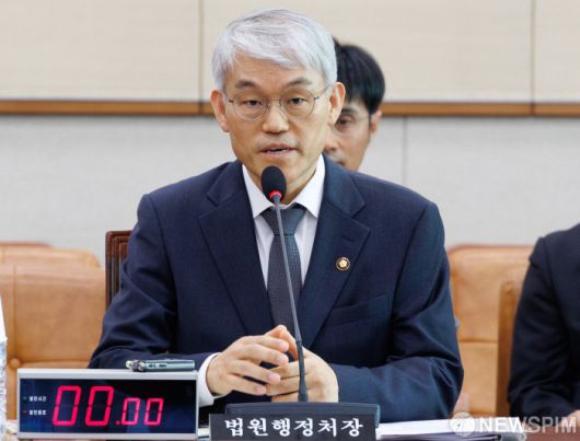 [서울=뉴스핌] 윤창빈 기자 = 천대엽 법원행정처장이 14일 오전 서울 여의도 국회에서 열린 법제사법위원회 전체회의에서 의원들 질의에 답변하고 있다. 2025.05.14 pangbin@newspim.com