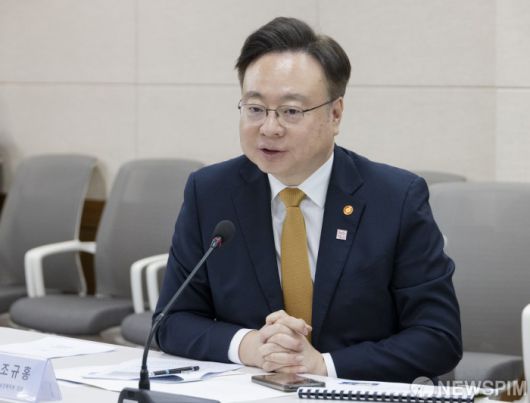 [서울=뉴스핌] 조규홍 보건복지부 장관이 2일 서울 중구 국립중앙의료원을 찾아 일반현황 및 서울권역외상센터 운영현황을 점검하고 있다. [사진=보건복지부] 2025.05.02 photo@newspim.com