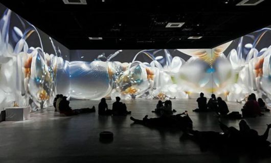 [서울=뉴스핌]이영란 미술전문기자=공모를 통해 ISEA 2025 전시 출품이 확정된 말리친 코르테스(CNDSD) 이반 아브레우의 작품. '프레(ㄴ)ㅏ투라_포노신', 2024. 3채널 비디오, 컬러, 사운드, 생성형 AI, 가변크기. [이미지 제공=아트센터 나비] 2025.05.16 art29@newspim.com