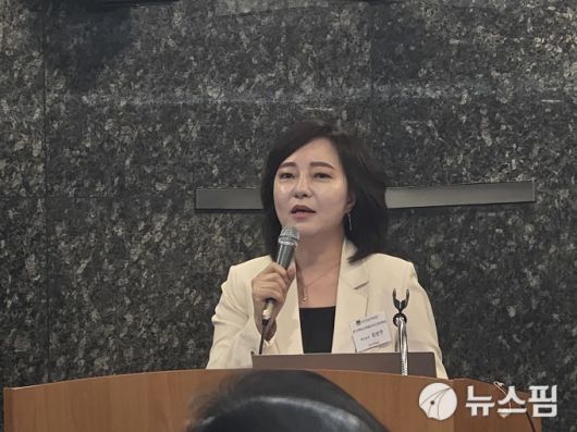 [서울=뉴스핌] 송현도 기자 = '지방 주택시장 현황과 과제'라는 주제를 들고 나온 김선주 경기대학교 부동산자산관리학과 교수. 2025.05.20 dosong@newspim.com
