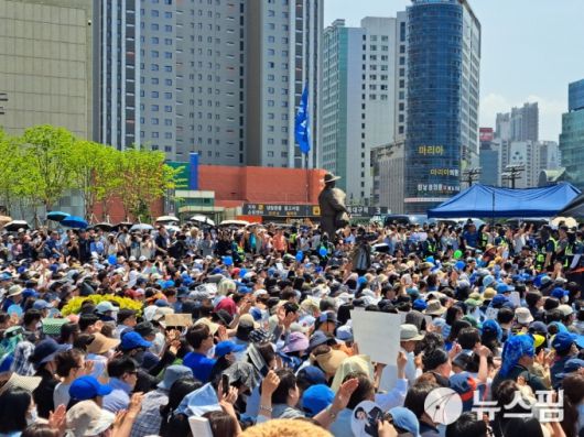 [대구=김용락 기자]민주당 이재명 후보 유세를 듣기 위해 동대구역 광장에 구름 인파가 모였다. 2025.06.01 yrk525@newspim.com