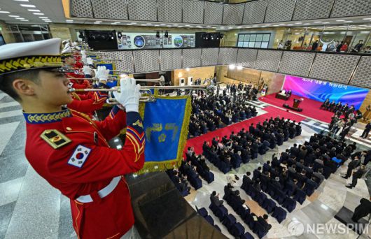 [서울=뉴스핌] 국회사진기자단 = 4일 국회에서 이재명 대통령의 제21대 대통령 취임선서가 열리고 있다. 2025.06.04 photo@newspim.com
