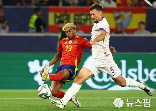 [슈투트가르트 로이터 =뉴스핌] 박상욱 기자 = 야말이 6일 UEFA 네이션스리그 준결승에서 자신의 두 번째 골을 터뜨리고 있다. 2025.6.6 psoq1337@newspim.com