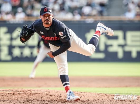 알렉 감보아. [사진=롯데]