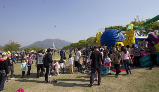 미사경정공원에서 열린 어린이날 행사에서 시민들이 즐거운 시간을 보내고 있다. [사진=국민체육진흥공단]