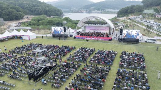 의왕시는 지난 7일 백운호수공원에서 개최된 백운호수공원 개장식 및 기념 음악회가 많은 시민들의 관심 속에 성황리에 마무리됐다고 8일 밝혔다. [사진=의왕시]