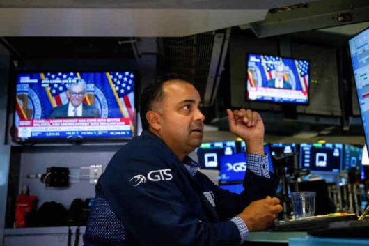 미국 뉴욕증권거래소 플로어에서 근무 중인 트레이더 [사진=블룸버그통신]