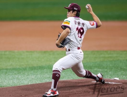 [고척=뉴스핌] 키움의 선발 투수 김윤하가 5이닝 무실점 호투를 했다. [사진 = 키움] 2025.06.10 wcn05002@newspim.com