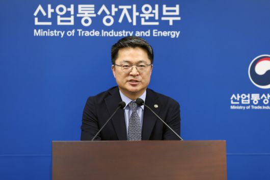 문신학 산업통상자원부 1차관이 11일 오후 정부세종청사에서 취임식을 마친 후 기자들의 질의에 답하고 있다. [사진=산업통상자원부] 2025.06.11 dream@newspim.com