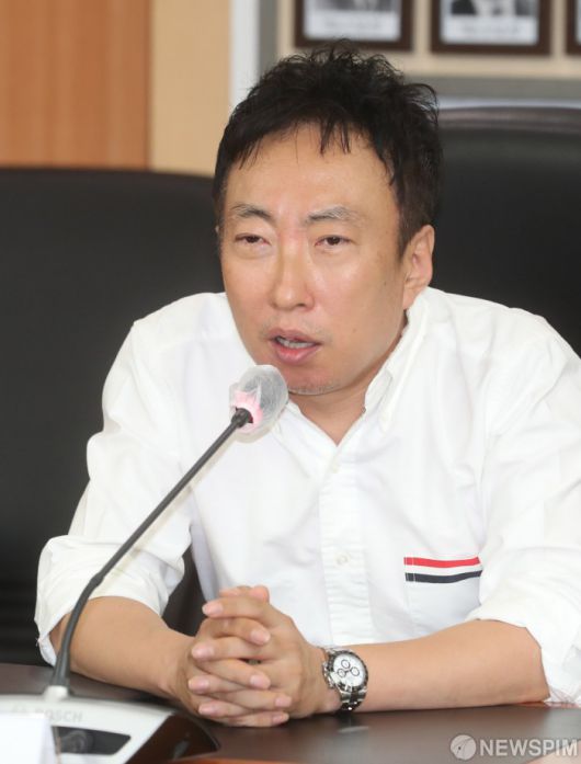 [서울=뉴스핌] 김학선 기자 = 이재명 대통령에게 탈모인 해결 호소한 개그맨 박명수. \ yooksa@newspim.com