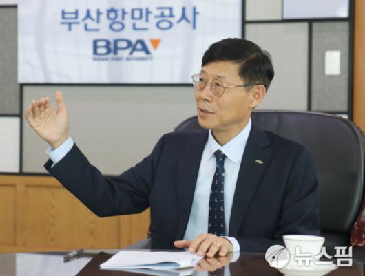 송상근 부산항만공사 사장이 10일 부산항만공사 집무실에서 <뉴스핌>과 인터뷰를 하고 있다. 2025.06.11 dream@newspim.com