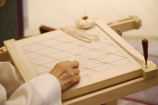 [사진=한국의 전통문화 유산 중 수공예를 대표하는 전통자수 시연]