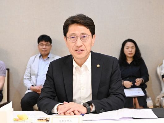 [서울=뉴스핌] 김윤상 기획재정부 차관이  21일 서울 종로구 정부서울청사에서 열린 '제4차 비축전문위원회'를 주재, 모두발언을 하고 있다.[사진=기획재정부] 2025.05.21 photo@newspim.com