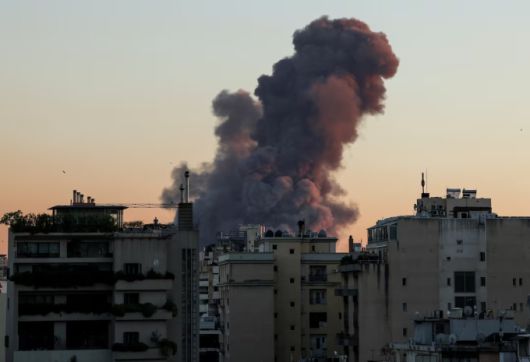 27일(현지시간) 레바논 수도 베이루트 남부 교외 지역에 있는 헤즈볼라 사령부를 향해 이스라엘이 정밀 공습을 감행했다. [사진=로이터 뉴스핌]