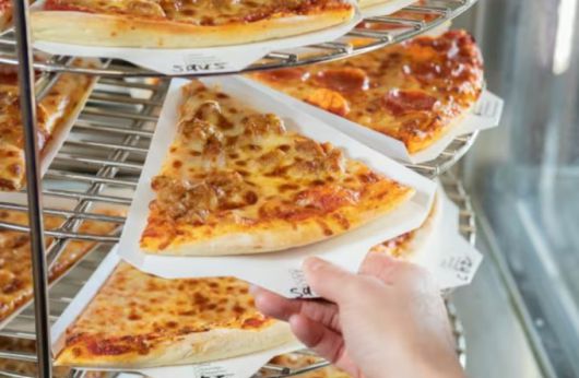 케이시스 제너럴 스토어스의 조각 피자 [사진=업체 제공]