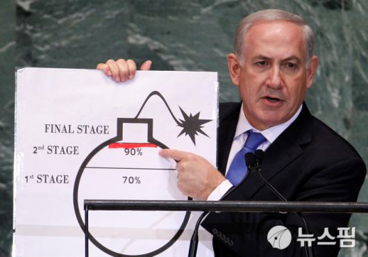 2012년 9월 27일(현지시간) 유엔 총회에서 이란의 핵 무기 프로그램에 대해 발언하는 베냐민 네타냐후 이스라엘 총리의 모습. [사진=로이터 뉴스핌]