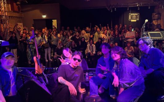 재즈 밴드 '용리와 돌아온 탕자들(yonglee & the DOLTANG)'이 독일 베를린 '마쉬넨하우스(Maschinenhaus)'에서 열린 '코리아 인 포커스 위드 CJ: 용리 앤드 더 돌탕(Korea in Focus with CJ: yonglee & the DOLTANG)' 공연을 성공적으로 마치고 기념촬영을 하고 있다. [사진=독일한국문화원]