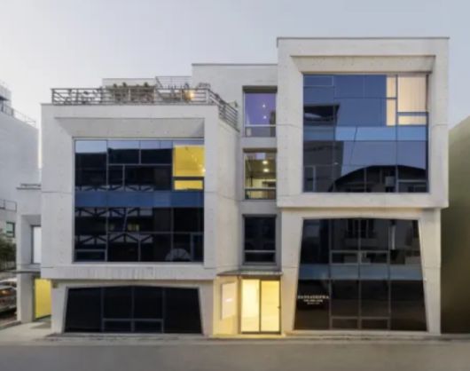 [서울=뉴스핌]이영란 미술전문기자=서울 논현동의 서정아트 서울 전경. 국내외 작가의 기획전을 활발하게 펼치는 한편으로, 오너 측은 폰지사기 등을 막후에서 벌였다는 의혹을 받고 있다.  2025.06.16 art29@newspim.com