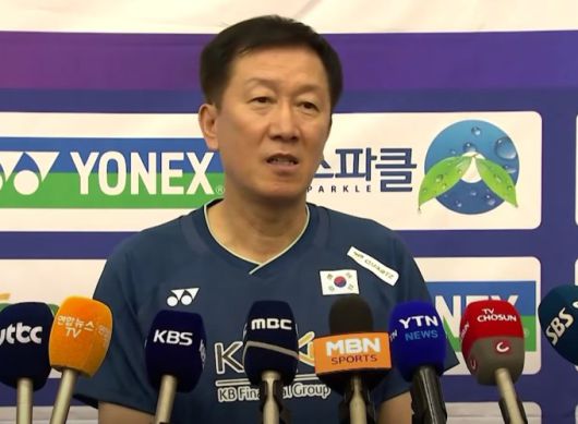 박주봉 감독이 17일 충북 진천선수촌에서 열린 대표팀 미디어데이에서 취재진 질문에 답하고 있다. [사진=JTBC 중계화면 캡처]