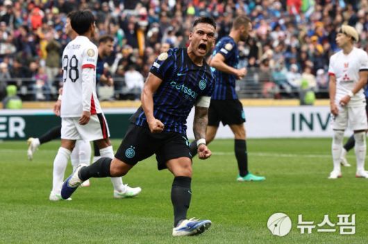 [시애틀 로이터 =뉴스핌] 박상욱 기자 = 마르티네스가 22일 FIFA 클럽월드컵 E조 조별리그 2차전에서 골을 넣고 포효하고 있다. 2025.6.22 psoq1337@newspim.com