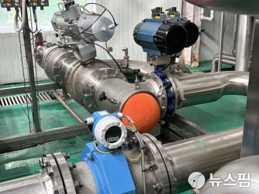 [중국(연길)=뉴스핌] 조민교 기자 = CRP를 이용해 배관을 청소하고 있다. 2025.06.19 whalsry94@newspim.com