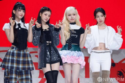 [서울=뉴스핌] 류기찬 인턴기자 = 피네이션의 신인 걸그룹 베이비돈크라이(Baby DONT Cry)가 23일 오후 서울 용산구 블루스퀘어 SOL트래블홀에서 열린 데뷔 기념 쇼케이스에서 포토타임을 가지고 있다. 2025.06.23 ryuchan0925@newspim.com