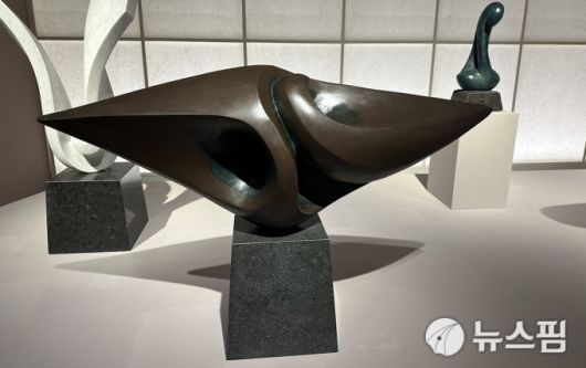 [서울=뉴스핌] 이지은 기자 = 국립현대미술관 과천 상설전 '한국근현대미술 II'에서 전시되는 이건희컬렉션 중 처음 소개되는 김정숙의 조각 '여인흉상' 2025.06.25 alice09@newspim.com
