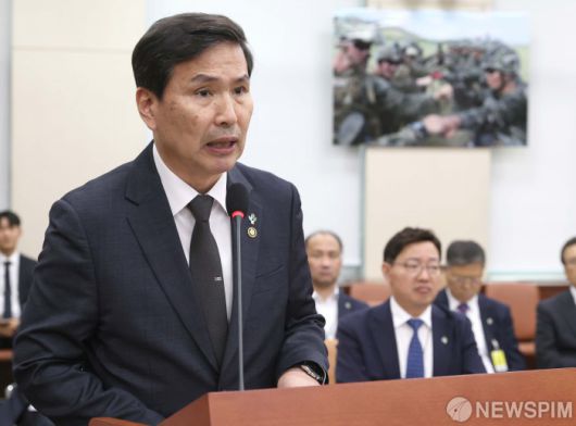 [서울=뉴스핌] 윤창빈 기자 = 김선호 국방부 장관 직무대행이 25일 오후 서울 여의도 국회에서 열린 국방위원회 전체회의에서 추가경정예산안에 대한 제안설명을 하고 있다. 2025.06.25 pangbin@newspim.com