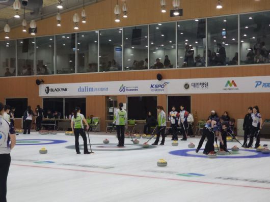 [서울=뉴스핌] 장환수 스포츠전문기자= 2025 한국컬링선수권대회 여자부 경기 장면. [사진=대한컬링연맹] 2025.06.26 zangpabo@newspim.com