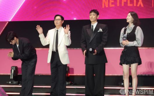 [서울=뉴스핌] 양윤모 기자 =넷플릭스 시리즈 ‘오징어 게임 시즌 3' 공개를 기념한 피날레 이벤트가 28일 저녁 서울광장 특설무대에서 열렸다.  행사에는 황동혁 감독,이병헌,이정재,임시완, 강하늘, 위하준, 박규영, 이진욱, 박성훈, 양동근, 강애심, 조유리, 채국희, 이다윗, 노재원, 전석호, 최승현, 이서환, 원지안, 김법래, 김시은 배우가 참석했다.그리고 박해수, 정호연, 김주령, 아누팜 트리파티, 이유미가 팬 이벤트에 참석했다.2025.06.28 yym58@newspim.com