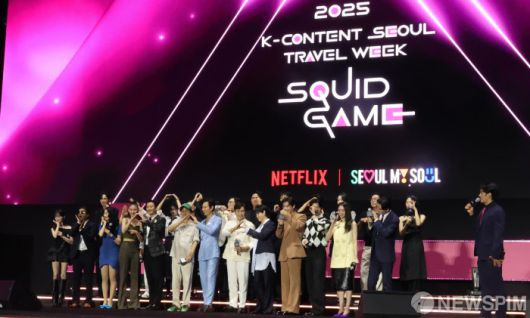 [서울=뉴스핌] 양윤모 기자 =넷플릭스 시리즈 ‘오징어 게임 시즌 3' 공개를 기념한 피날레 이벤트가 28일 저녁 서울광장 특설무대에서 열렸다.  행사에는 황동혁 감독,이정재, 이병헌, 임시완, 강하늘, 위하준, 박규영, 이진욱, 박성훈, 양동근, 강애심, 조유리, 채국희, 이다윗, 노재원, 전석호, 최승현, 이서환, 원지안, 김법래, 김시은 배우가 참석했다.그리고 박해수, 정호연, 김주령, 아누팜 트리파티, 이유미가 팬 이벤트에 참석했다. 2025.06.28 yym58@newspim.com