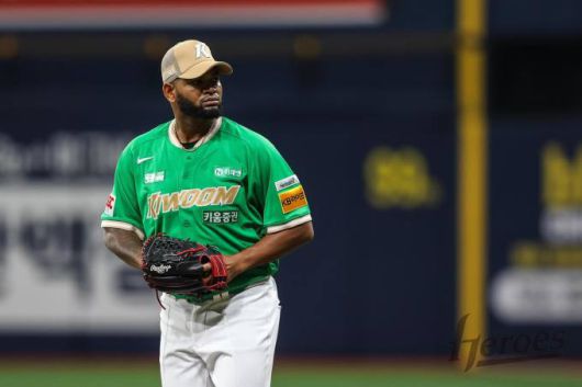 [서울=뉴스핌] 장환수 스포츠전문기자= 키움 라울 알칸타라가 28일 삼성과 고척 경기에서 선발 역투하고 있다. [사진=키움] 2025.06.28 zangpabo@newspim.com