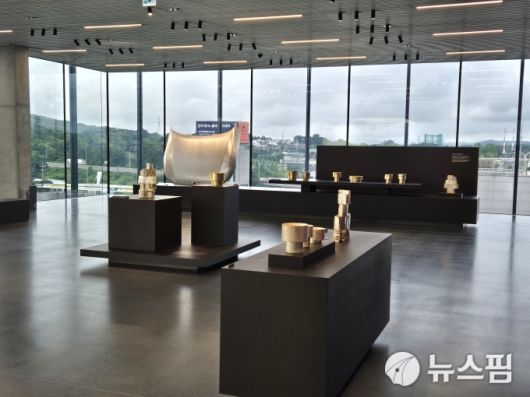 [청주=뉴스핌] 김승현 기자 = 제네시스 청주 내부 전시공간. 2025.06.25 kimsh@newspim.com