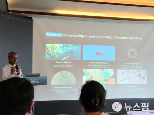 2일 서울 강남 조선 팰리스 호텔에서 열린 '구글 포 코리아(Google for Korea) 2025' 기자간담회 현장. 마니쉬 굽타 구글 딥마인드 시니어 디렉터가 발표하고 있다. [사진=양태훈 기자]