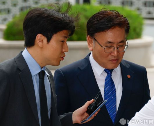 [서울=뉴스핌] 류기찬 인턴기자 = 유상임 과학기술정보통신부 장관이 2일 오후 서울 서초구 서울고등검찰청에서 내란특검 조사를 받기 위해 출석하고 있다. 2025.07.02 ryuchan0925@newspim.com