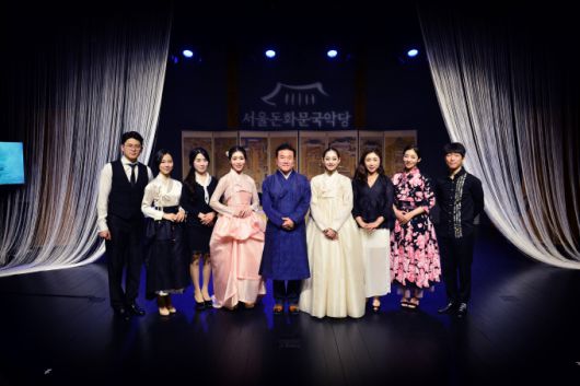 [서울=뉴스핌] 김용석 기자 = 변상문 이사장과 공연후 함께 자리한 국방국악문화진흥회 국악인들. [사진= 국방국악문화진흥회] 2025.07.02 fineview@newspim.com