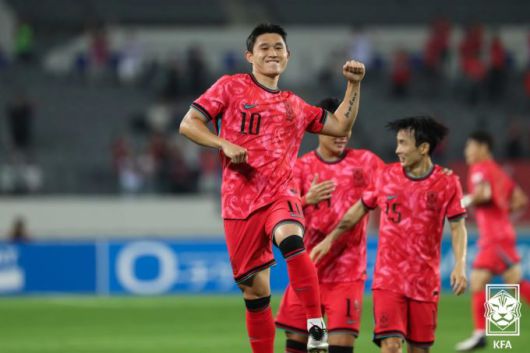 [서울=뉴스핌] 손지호 기자 = 이동경(김천 상무)이 2025 동아시아축구연맹(EAFF) E-1 챔피언십(동아시안컵) 남자부 1차전 중국과의 경기에서 선제골을 넣은 뒤 기뻐하고 있다. [사진=대한축구협회] 2025.07.08 thswlgh50@newspim.com