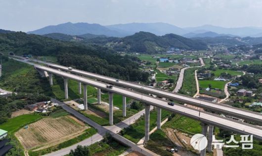 김동연 경기도지사가 8일 서울-양평고속도로 논란과 관련해 "경기도는 특검에 선제적으로 협조하겠다"며 "예비타당성조사를 통과한 원안을 조속히 재추진하겠다"고 밝혔다. [사진=김동연 경기도지사 SNS]