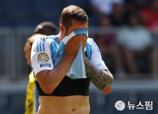 [신시내티 로이터 =뉴스핌] 박상욱 기자 = 울산 트로야크가 26일 FIFA 클럽월드컵 F조 조별리그 3차전에서 더위에 지친 듯 땀을 딲고 있다. 2025.6.26 psoq1337@newspim.com
