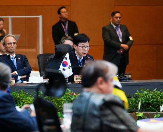 박윤주 외교부 1차관이 10일 말레이시아 쿠알라룸푸르 컨벤션센터에서 10일 열린 한-아세안 외교장관회의에서 발언하고 있다. [사진=외교부] 2025.07.10