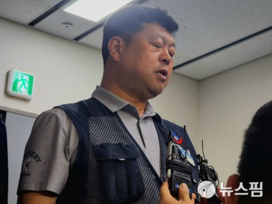 [세종=뉴스핌] 양가희 기자 = 류기섭 한국노총 사무총장이 10일 정부세종청사에서 열린 최저임금위원회 제12차 전원회의에서 노사 합의로 17년 만에 최저임금을 정한 뒤 기자들과 만나 발언하고 있다. 2025.07.10 sheep@newspim.com