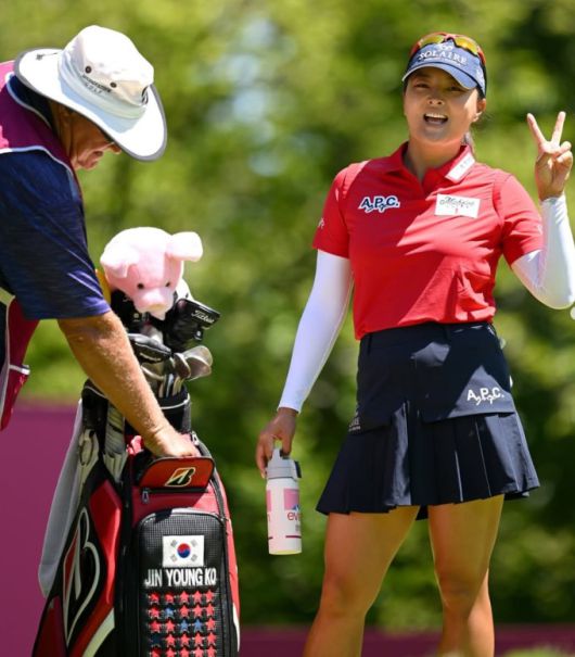 고진영이 12일 에비앙 챔피언십 2라운드에서 환하게 미소짓고 있다. [사진=LPGA]