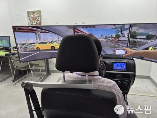 [서울=뉴스핌] 정영희 기자 = 국립교통재활병원 내 운전재활 프로그램 시연 모습. 2025.07.11 chulsoofriend@newspim.com