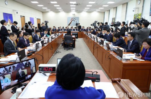 [서울=뉴스핌] 정일구 기자 = 8일 오후 서울 여의도 국회 과학기술정보방송통신위원회 전체회의에서 SK텔레콤 해킹 관련 청문회가 열리고 있다. 2025.05.08 mironj19@newspim.com