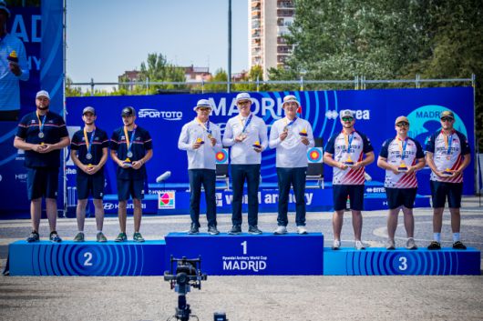 [서울=뉴스핌] 손지호 기자 = 컴파운드 남자 단체전 우승을 차지한 남자 대표팀. [사진=대한양궁협회] 2025.07.14 thswlgh50@newspim.com